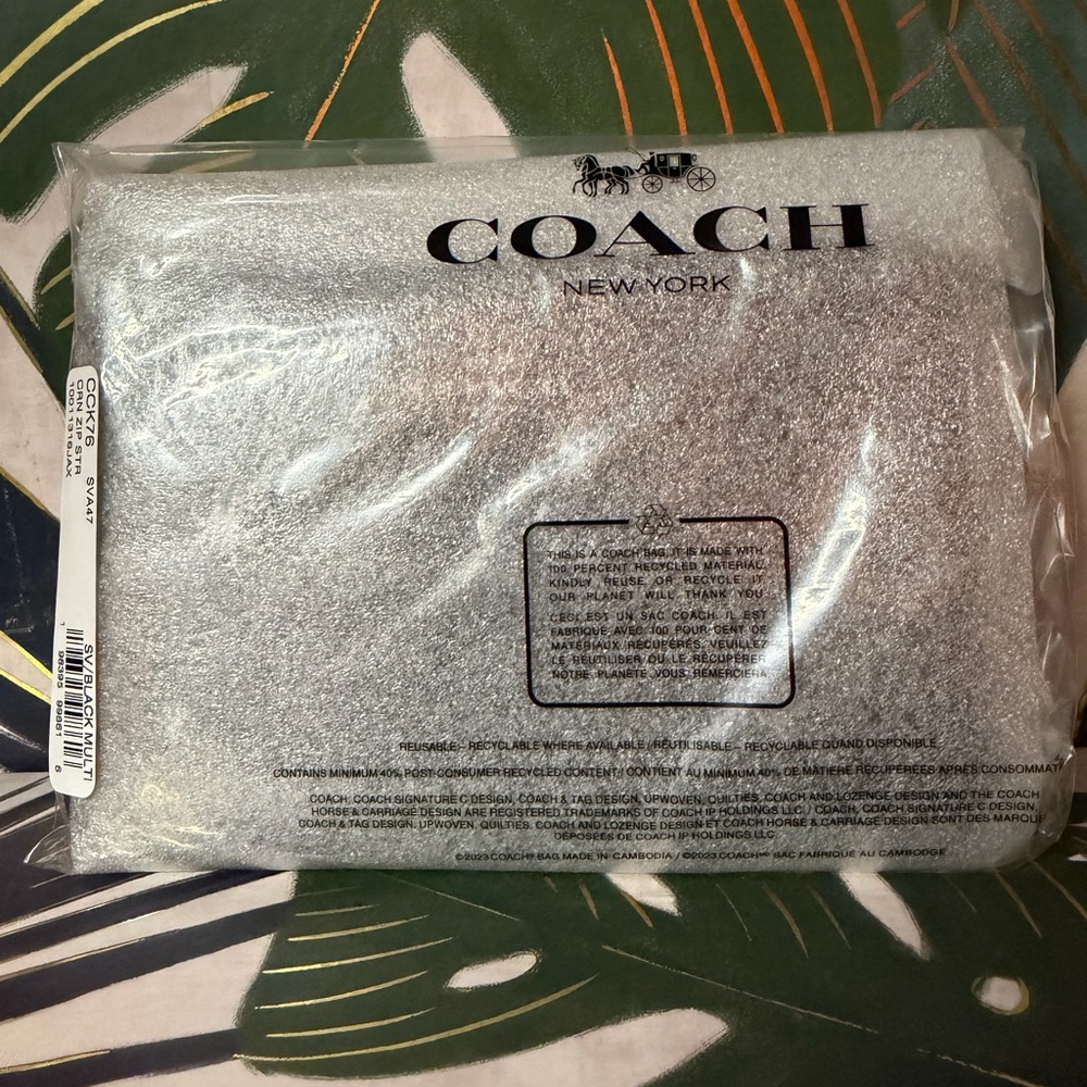 Coach Star Black and Silver Wristlet NWT - Picture 3 of 13
